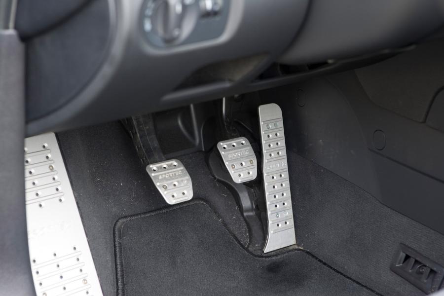 Детали интерьера Audi RS300 by Sportec (8P) 2007 года  (фото 9 из 17)